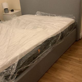 Testing the Emma Thermosync Mattress at home during the unboxing stage