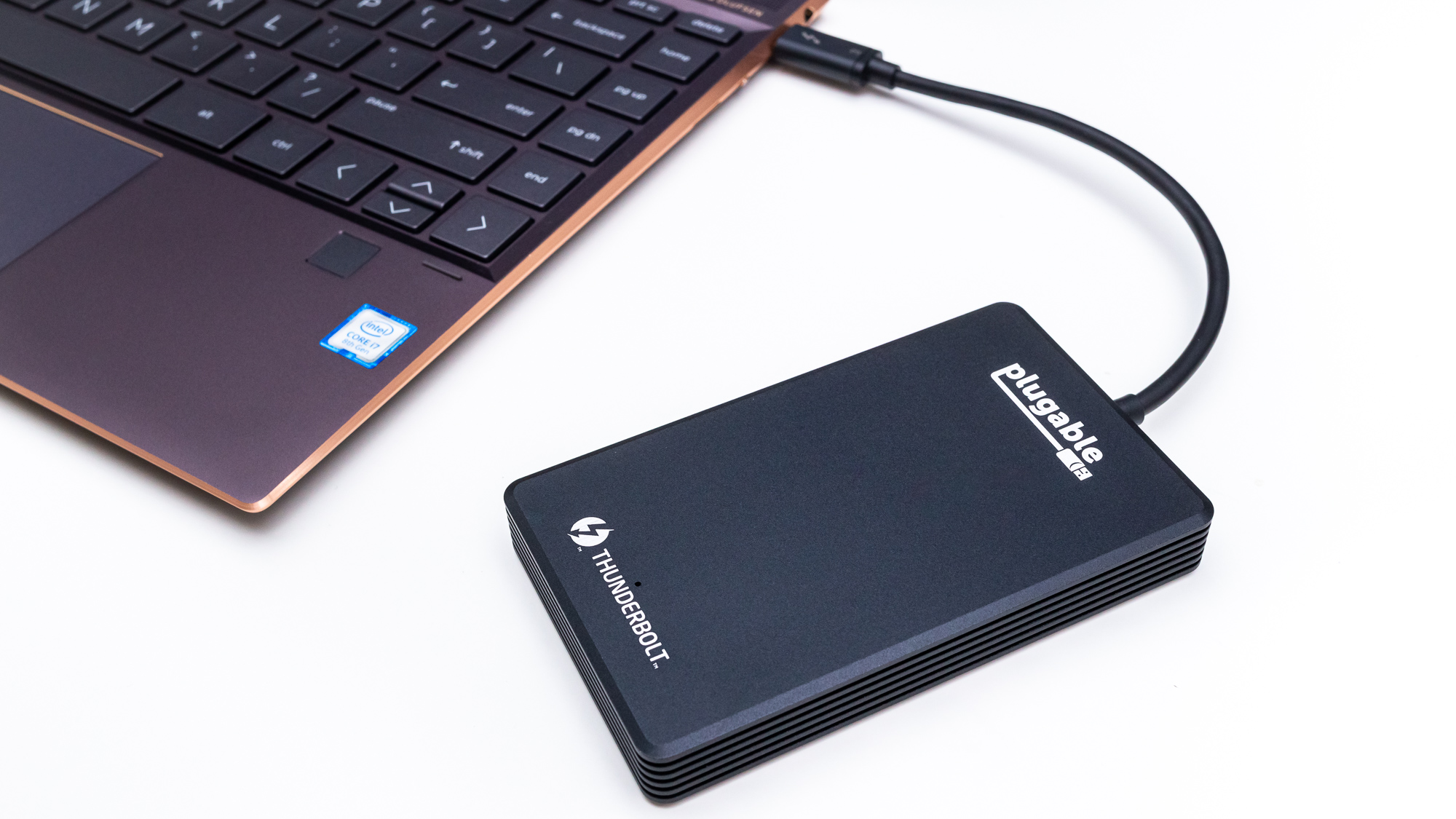 Multiplu De cand obține  Plugable Thunderbolt 3 NVMe External SSD Review: Extreme Speed, Lower Price  | Tom's Hardware
