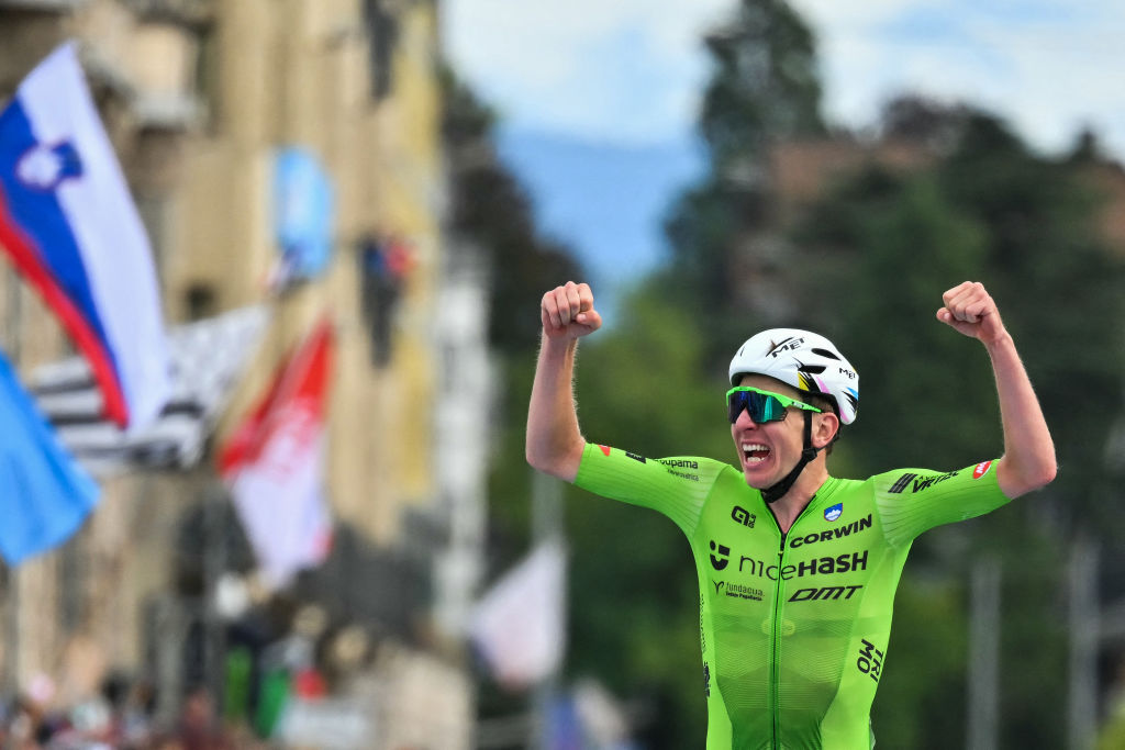 Slovenia&#039;s Tadej Pogacar celebrates as he crosses the finish line to win the men&#039;s Elite Road Race cycling event during the UCI 2024 Road World Championships, in Zurich, on September 29, 2024. (Photo by Fabrice COFFRINI / AFP)