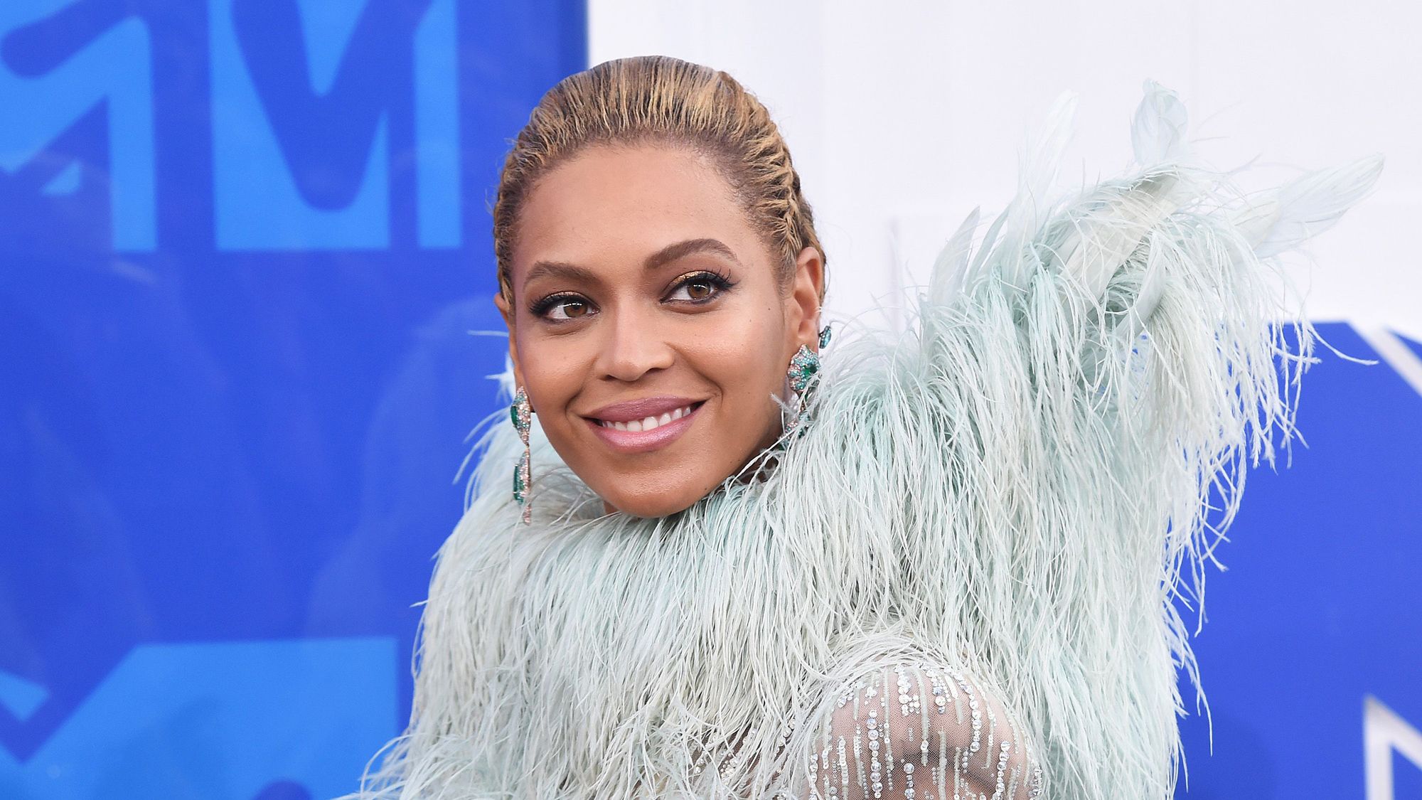 Beyoncé Makes Her First TV Appearance Since Giving Birth And It's ...