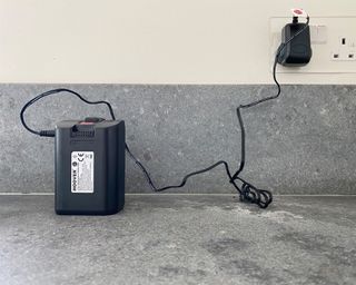 Image of Hoover H-Free battery charging