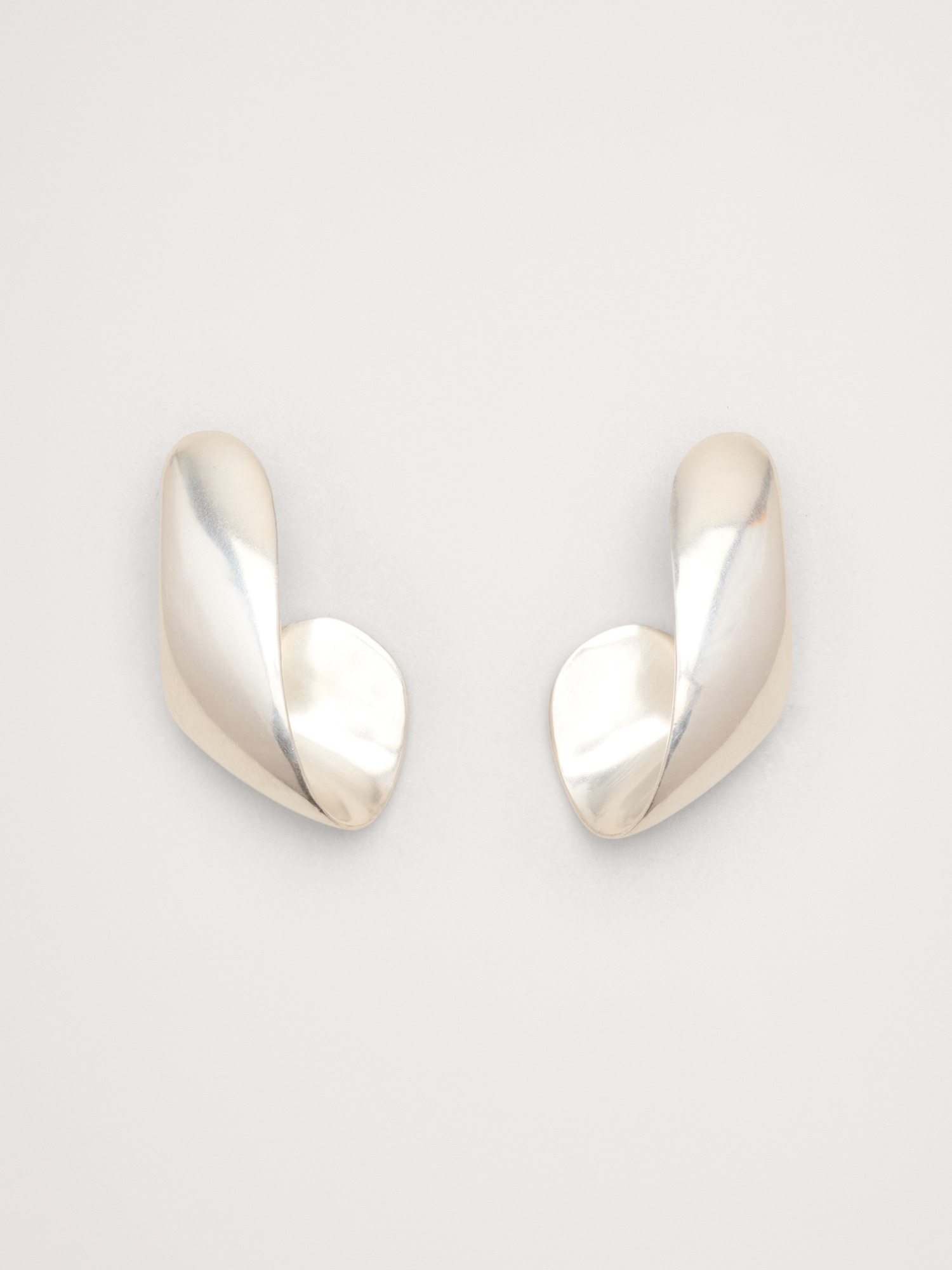 Ribbon Dangle Earring