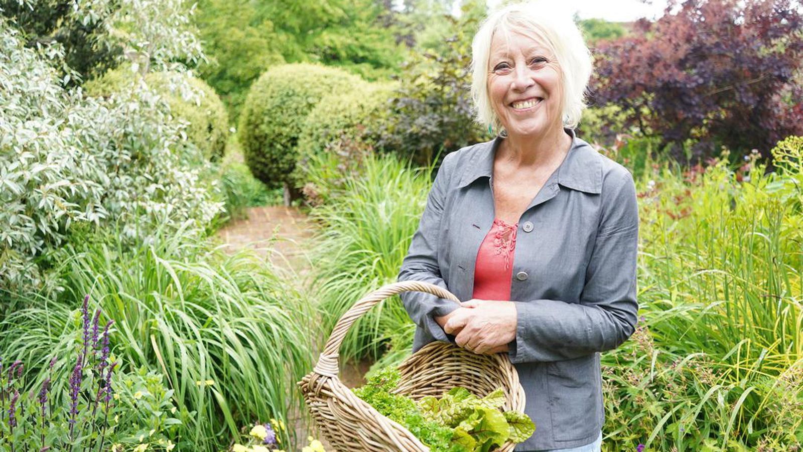 Explore Gardeners' World presenter Carol Klein's garden at Glebe ...
