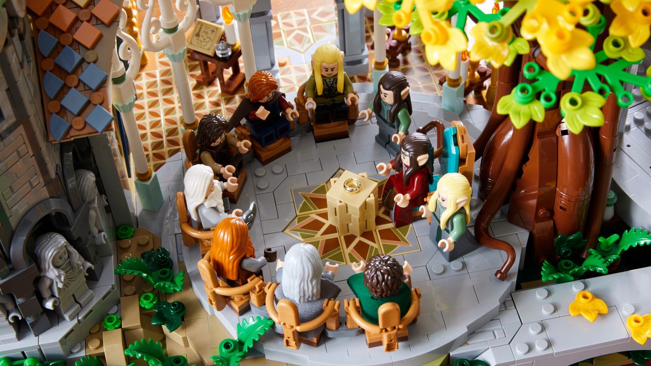 LEGO The Lord of the Rings Rivendell set closeup of the Council with the One Ring in the middle