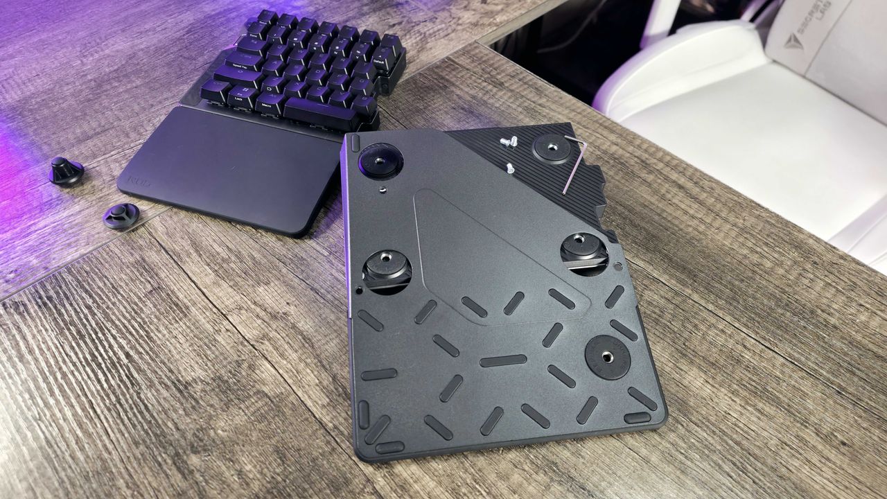 Image of the ASUS ROG Falcata wireless gaming keyboard.