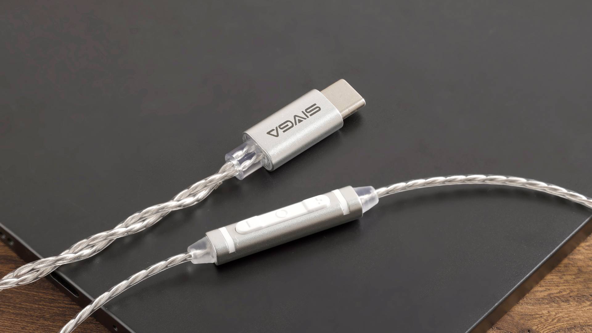 Image of the SIVGA M260 HiFi wired earbuds for gaming.