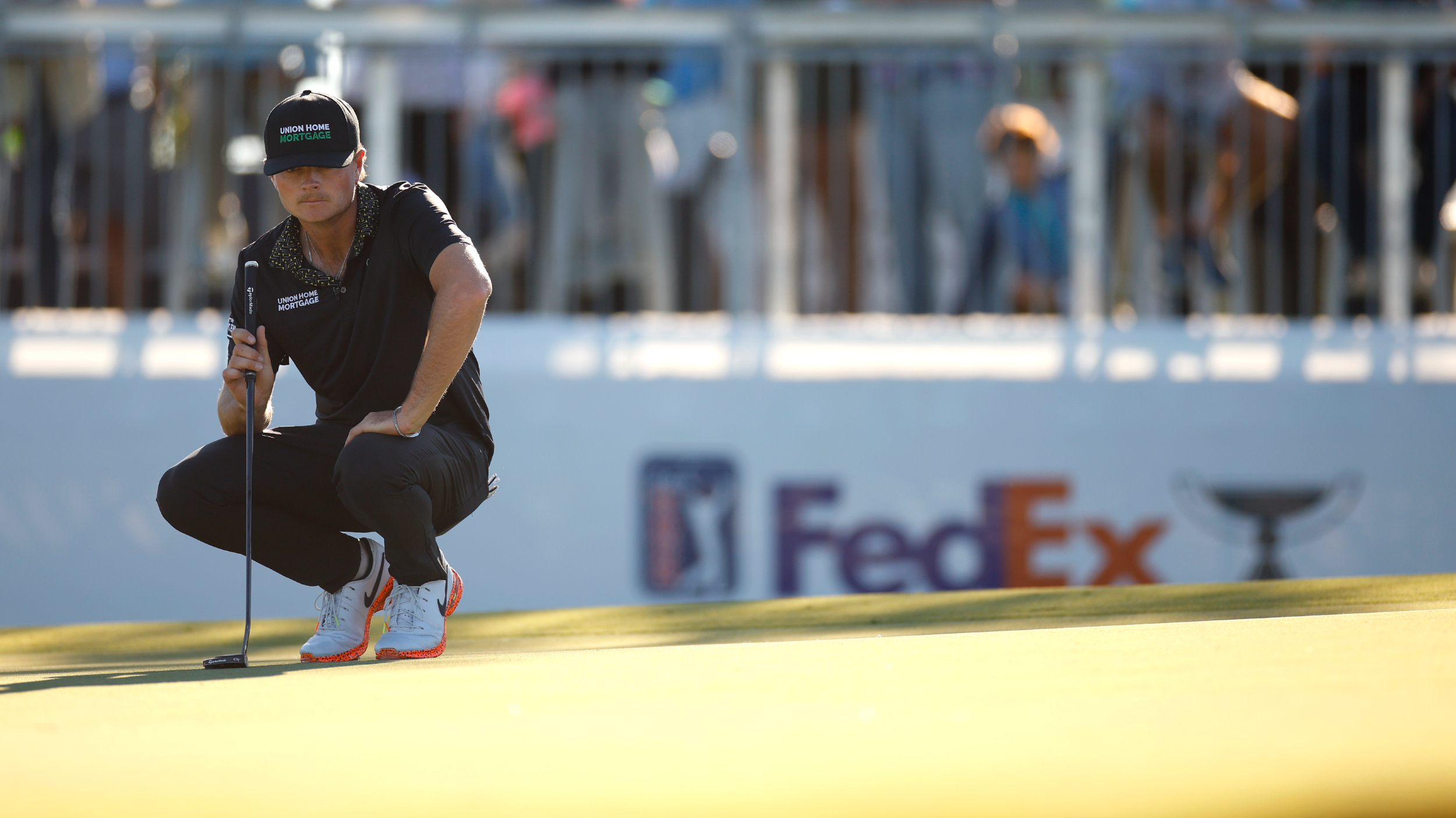 Luke Clanton lines up a putt at the RSM Classic 