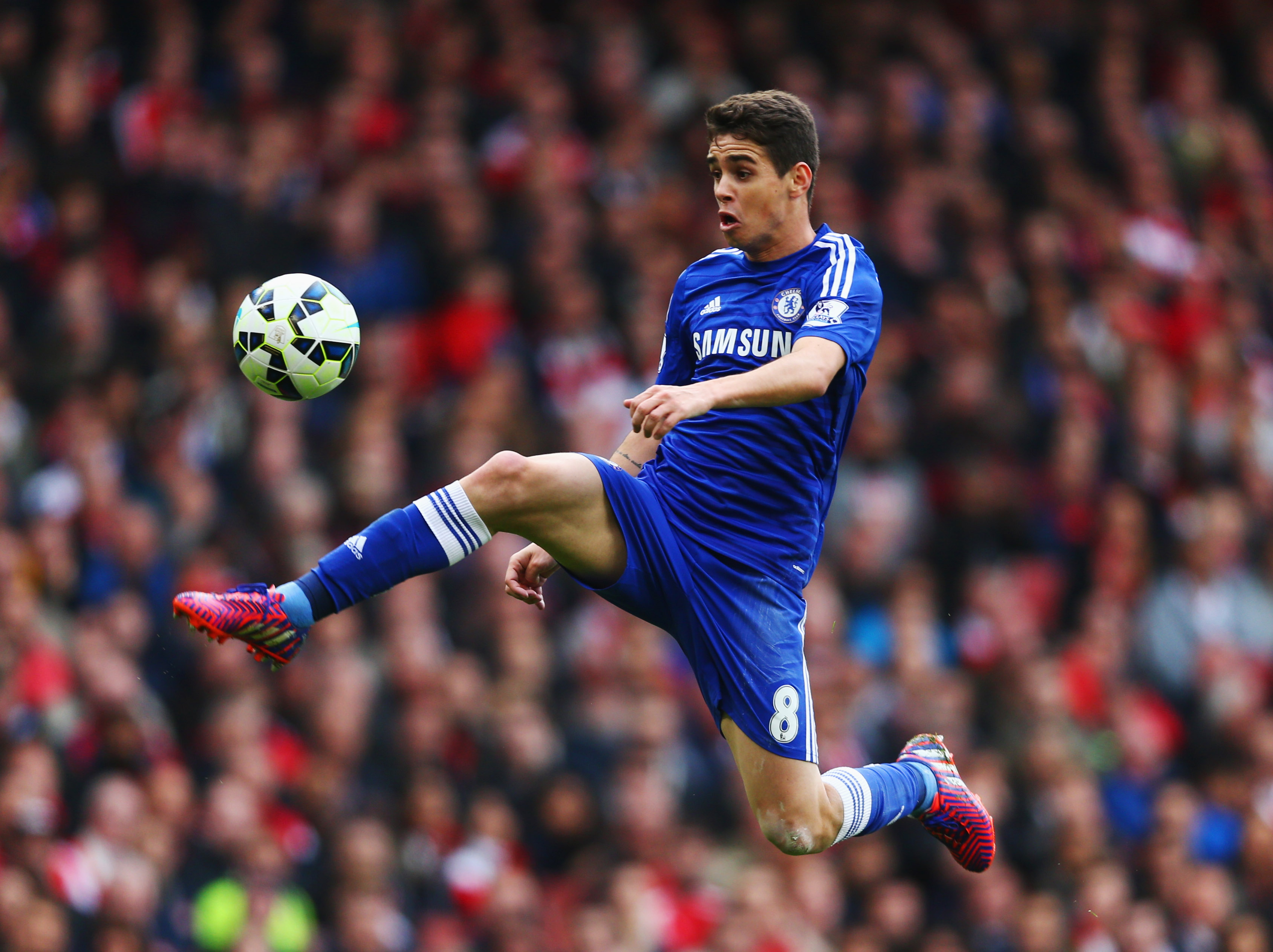 Oscar playing for Chelsea, 2015