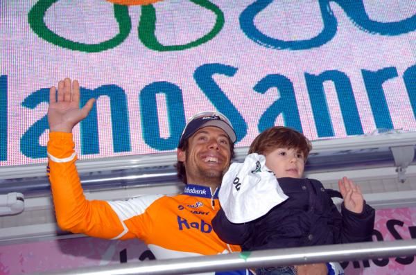 Oscar Freire (Rabobank) celebrates his win with his son