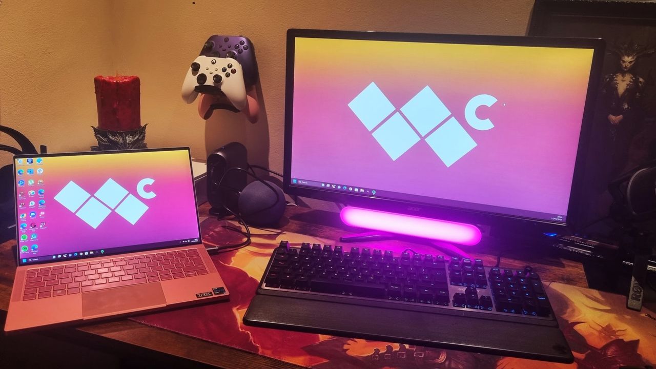 Laptop connected to Monitor with New-Q Usb Hub