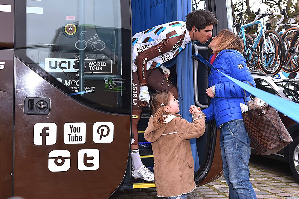 Minard gets a good luck kiss ahead of Paris-Roubaix