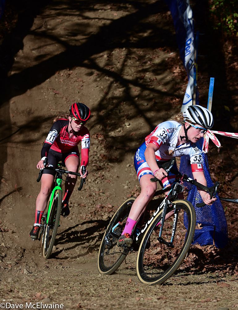 Ellen Noble (JAM/NCC/Vittoria) leading Emma White down a steep descent halfway through the race