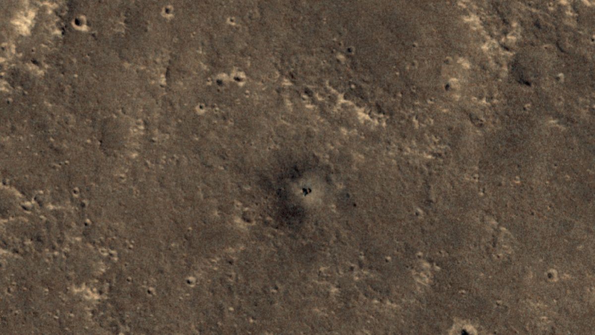 NASA Mars probe spies dusty, retired Perception lander from orbit (picture)