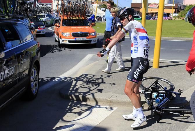 Mark Cavendish inspects himself for damage