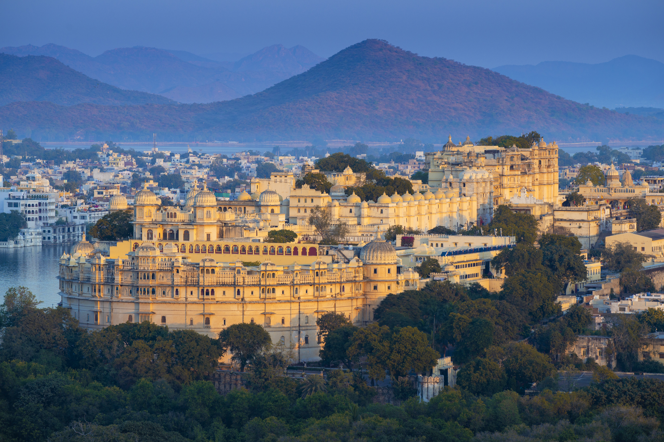 City Palace on lake pichola in Udaipur, Rajasthan, India