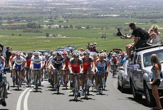 The peleton climbs Menglers Hill.