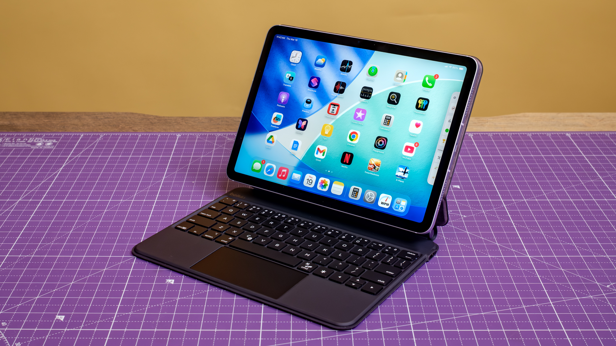 Belkin iPad Air M4 Keyboard Case