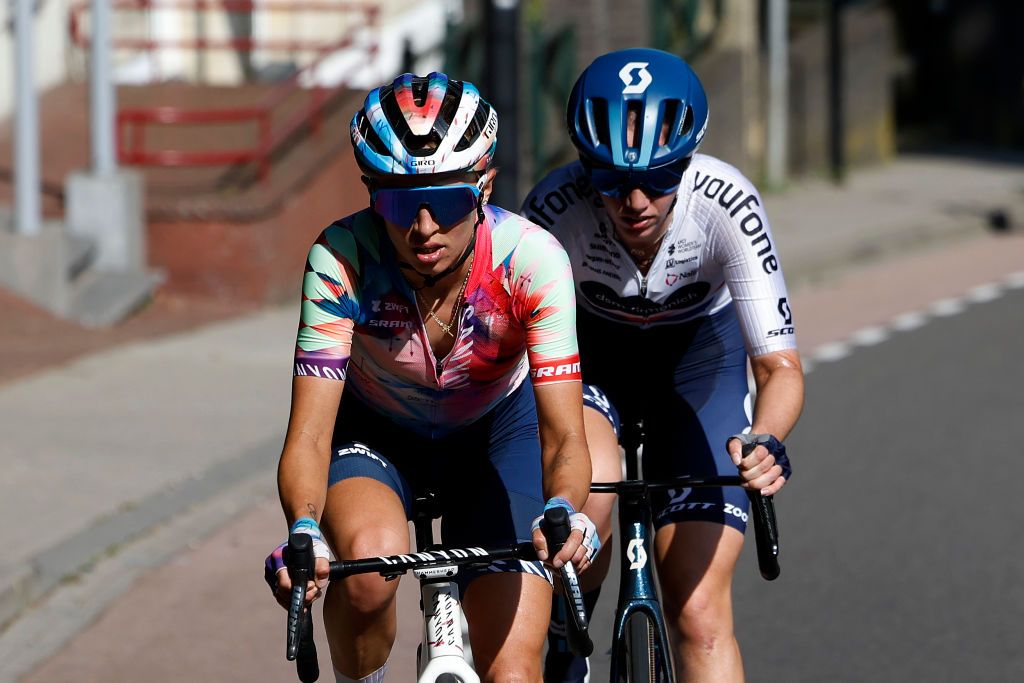 Katarzyna Niewiadoma and Pfeiffer Georgi in the breakaway on stage 4 at Simac Ladies Tour