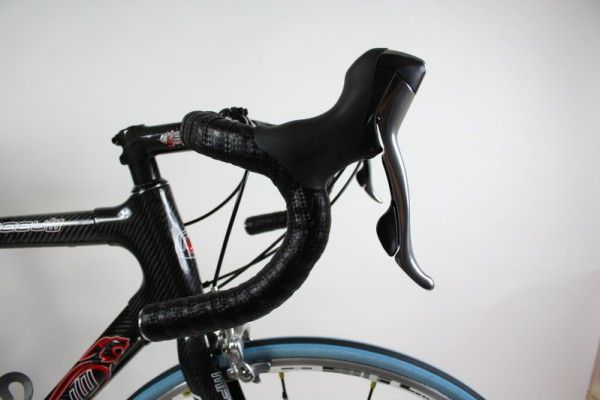 The gentle anatomic shape of the SX-Force carbon bars was comfortable enough in a variety of positions