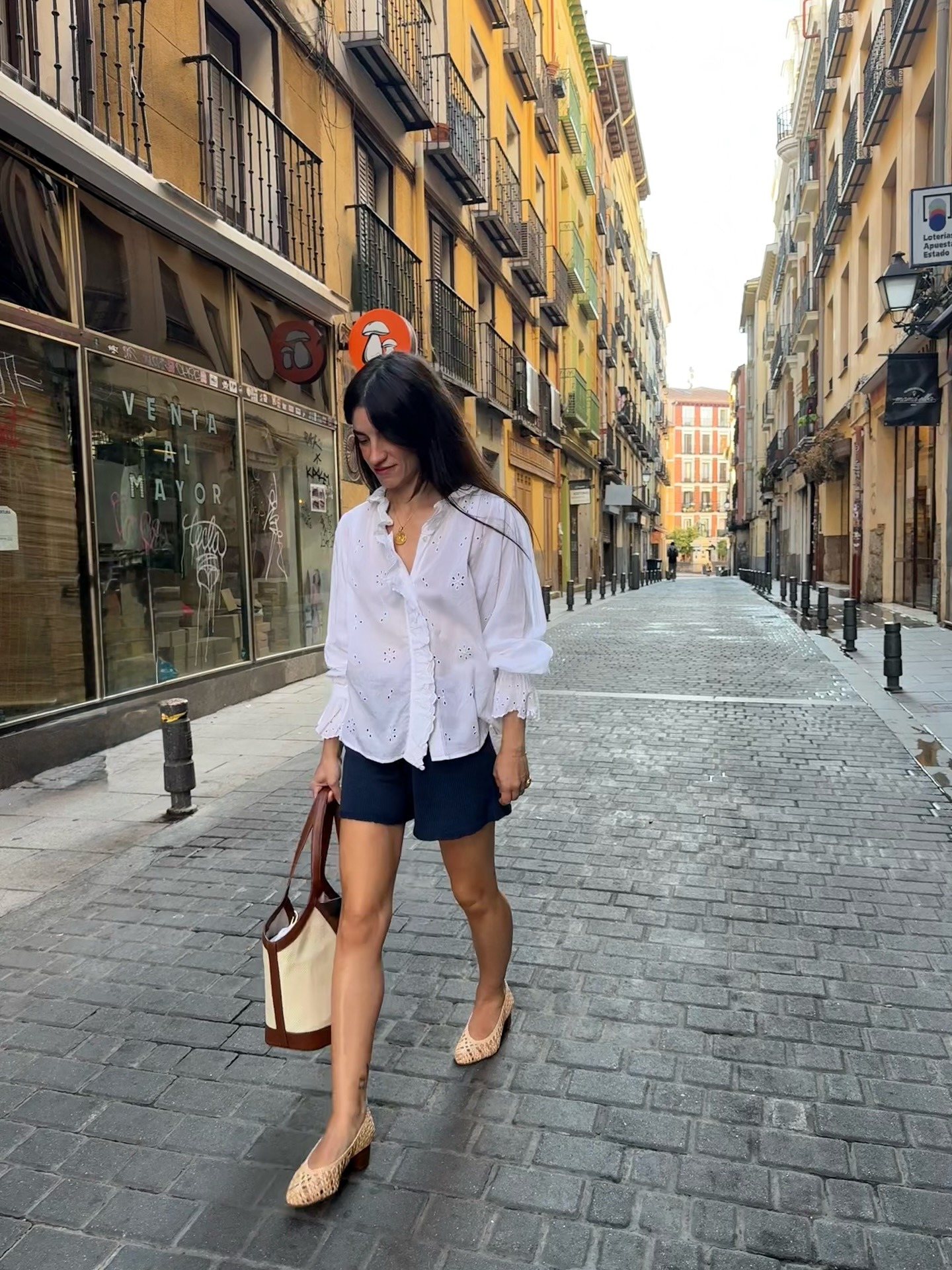 woman wearing chic airport outfit 2025