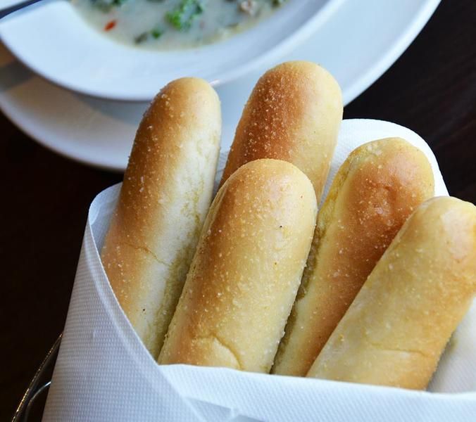 Investor asks Olive Garden for more booze, less breadsticks