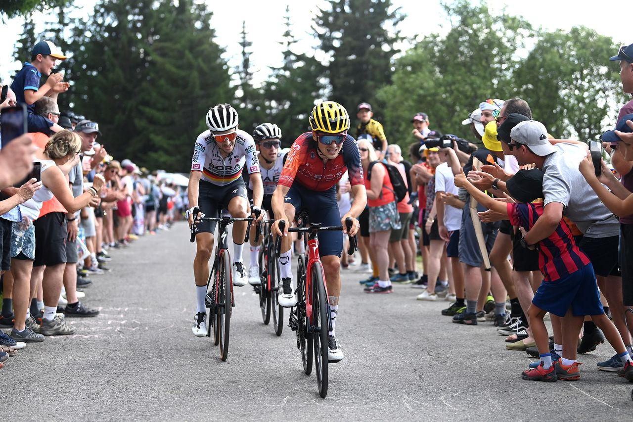 Tom Pidcock struggles at the 2023 Tour de France