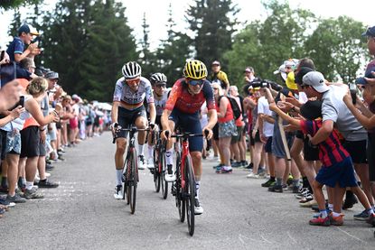 Tom Pidcock struggles at the 2023 Tour de France