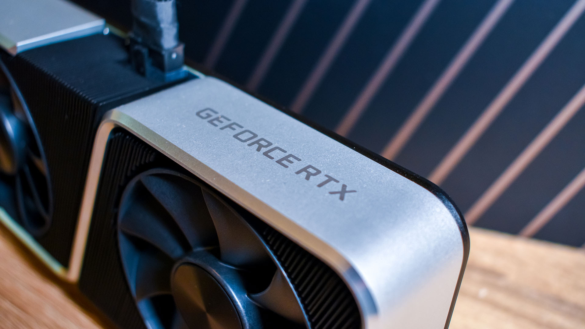 Nærbilde av logoen til Nvidia GeForce RTX 3060 Ti