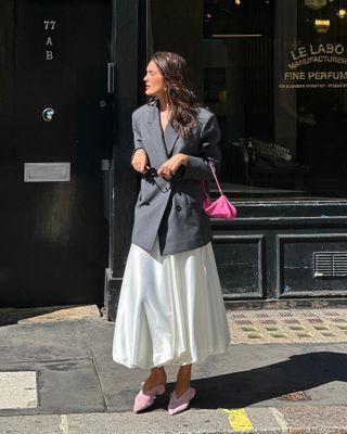 @sobalera wearing a poplin skirt and grey blazer