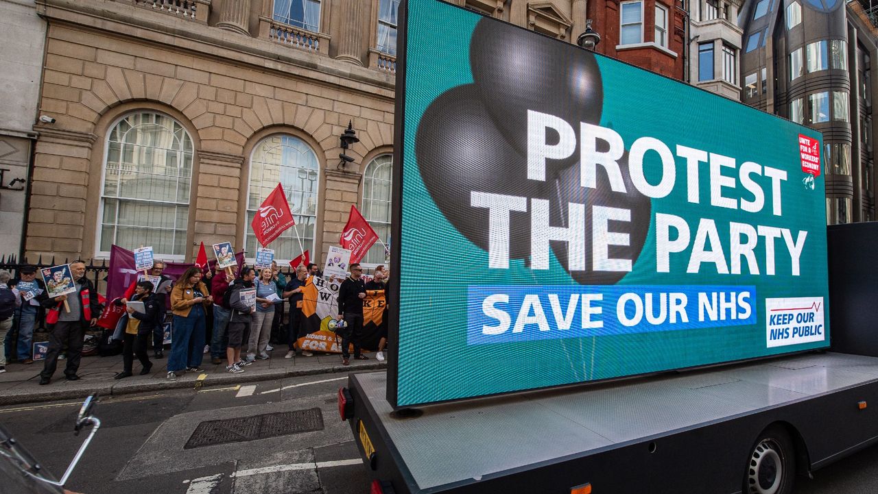 activists protesting outside conservative fundraiser in london over state of nhs