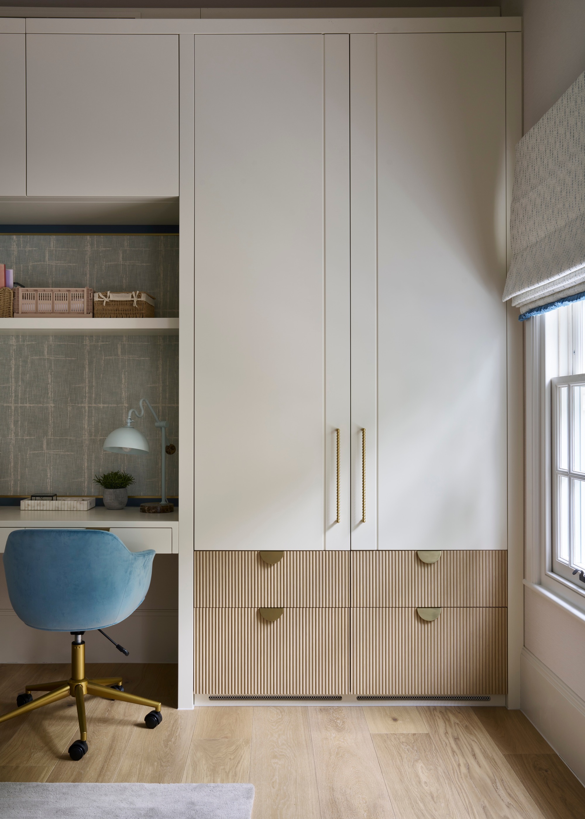 fitted wardrobe with desk space in the middle