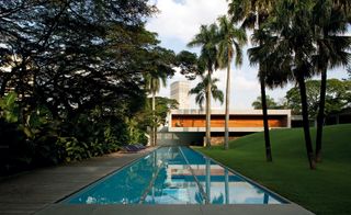 Grecia House by Isay Weinfeld