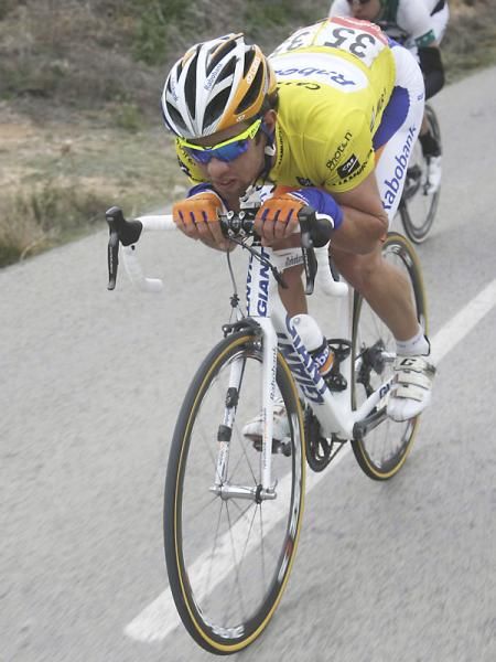 Race leader Michael Matthews fights to stay with the race