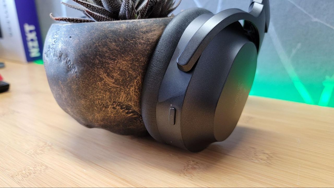 Razer Barracuda Pro Wireless Gaming Headset