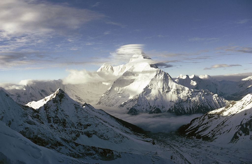 18 dead and hundreds missing in catastrophic Himalayan avalanche