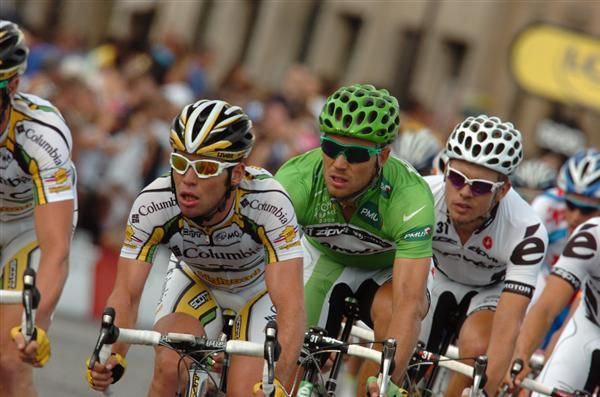 Thor Hushovd shadows Mark Cavendish in Paris