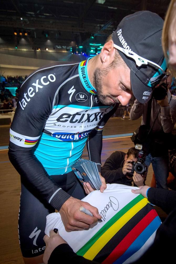 There were plenty of fans looking for Tom Boonen's autograph