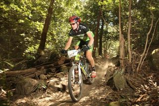 English and Douglas aim to defend 24-hour solo national titles at Mt. Stromlo