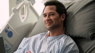 Manuel Garcia-Rulfo as Mickey laying in a hospital bed in The Lincoln Lawyer season 2 episode 6
