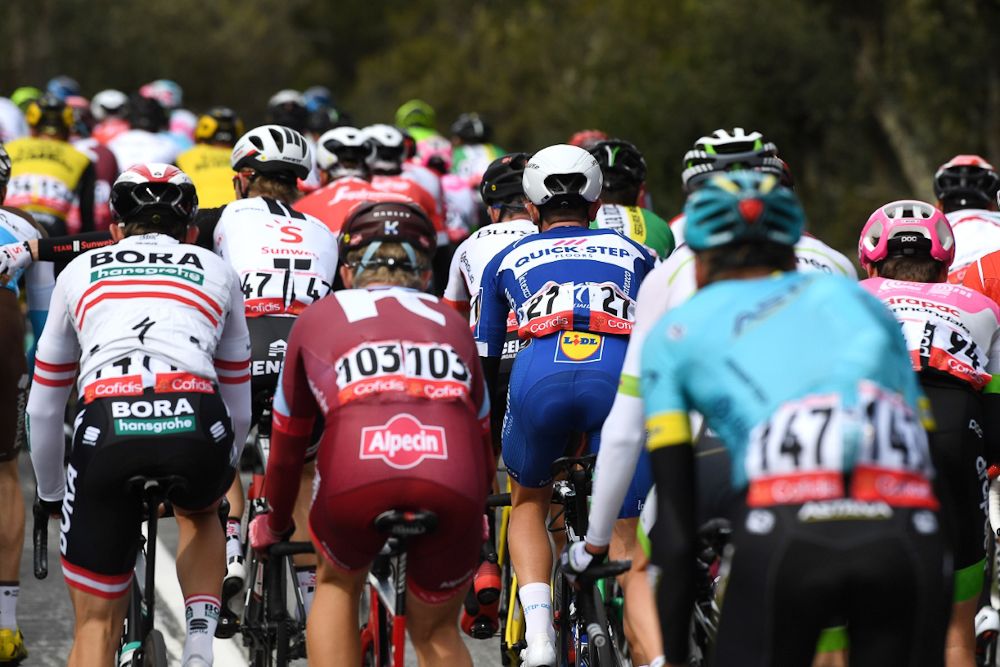 The Catalunta peloton in action