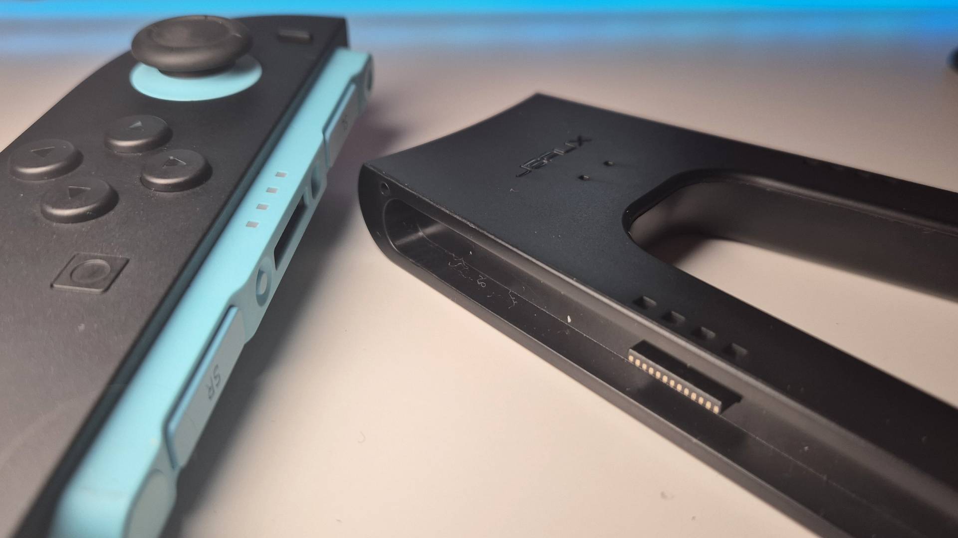 Close up of the magnetic snap on section of the JSAUX Switch 2 Charging Grip.