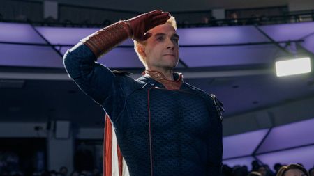 Homelander (Anthony Starr) saluting
