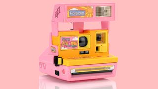 Retrospekt Polaroid Barbie camera