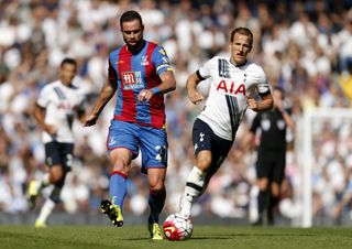 Crystal Palace’s Damien Delaney shields the ball from Kane, right, in 2015