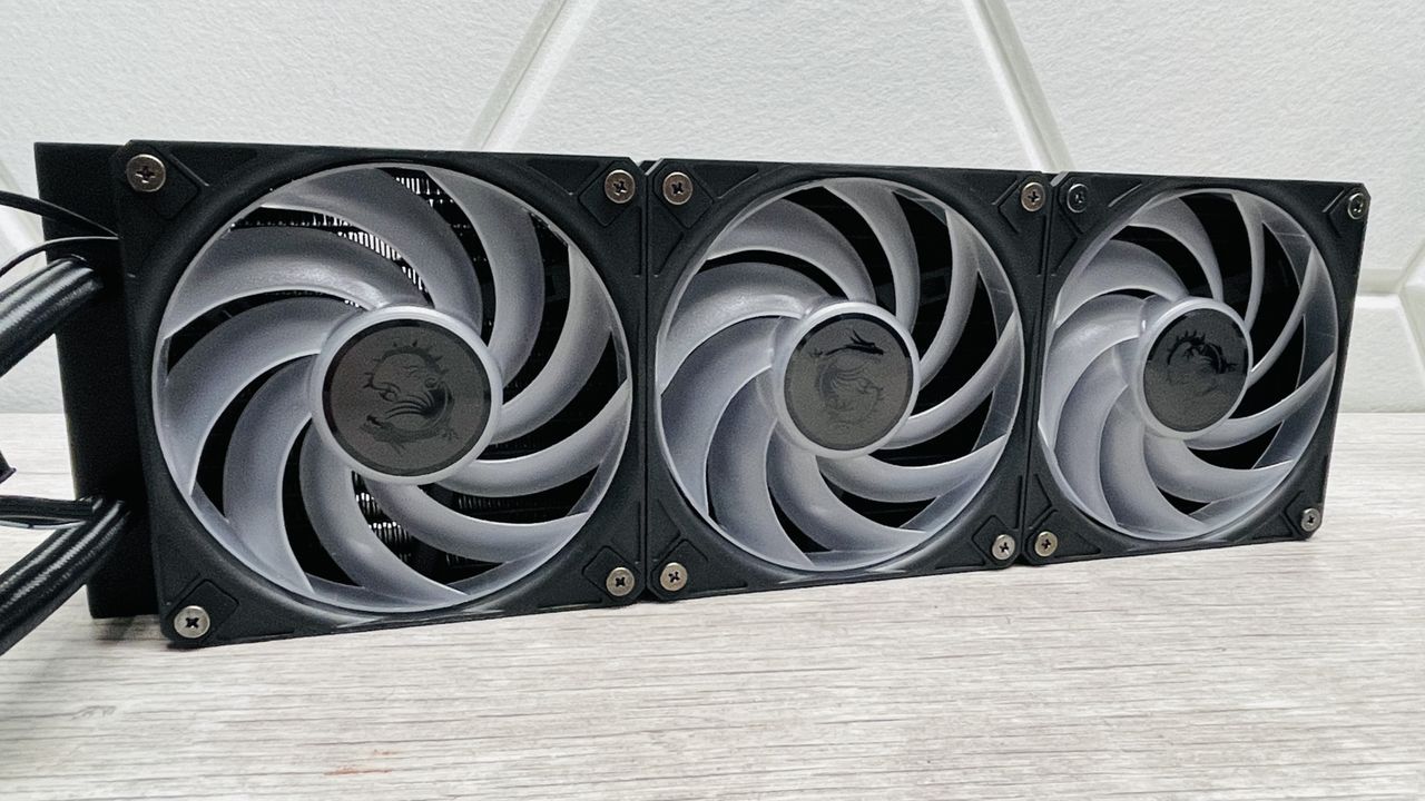 MSI MAG CoreLiquid A15 360 AIO CPU cooler radiator fans