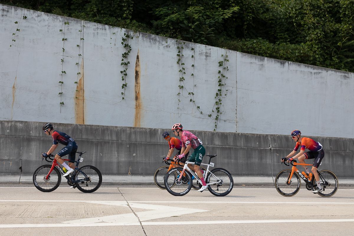 Magnus Sheffield (INEOS Greniders) showed why he is riding in the World Tour by spending a long time on the front of the chase working to pull it back, and then sprinting for 3rd in the finale.