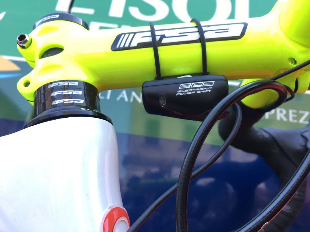 Cunego is running Camagnolo's electronic power shift system