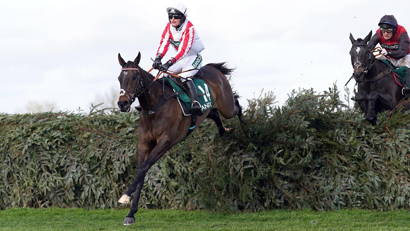 Latenightpass and Gina Andrews on their way to winning the 2022 Foxhunters at Aintree.