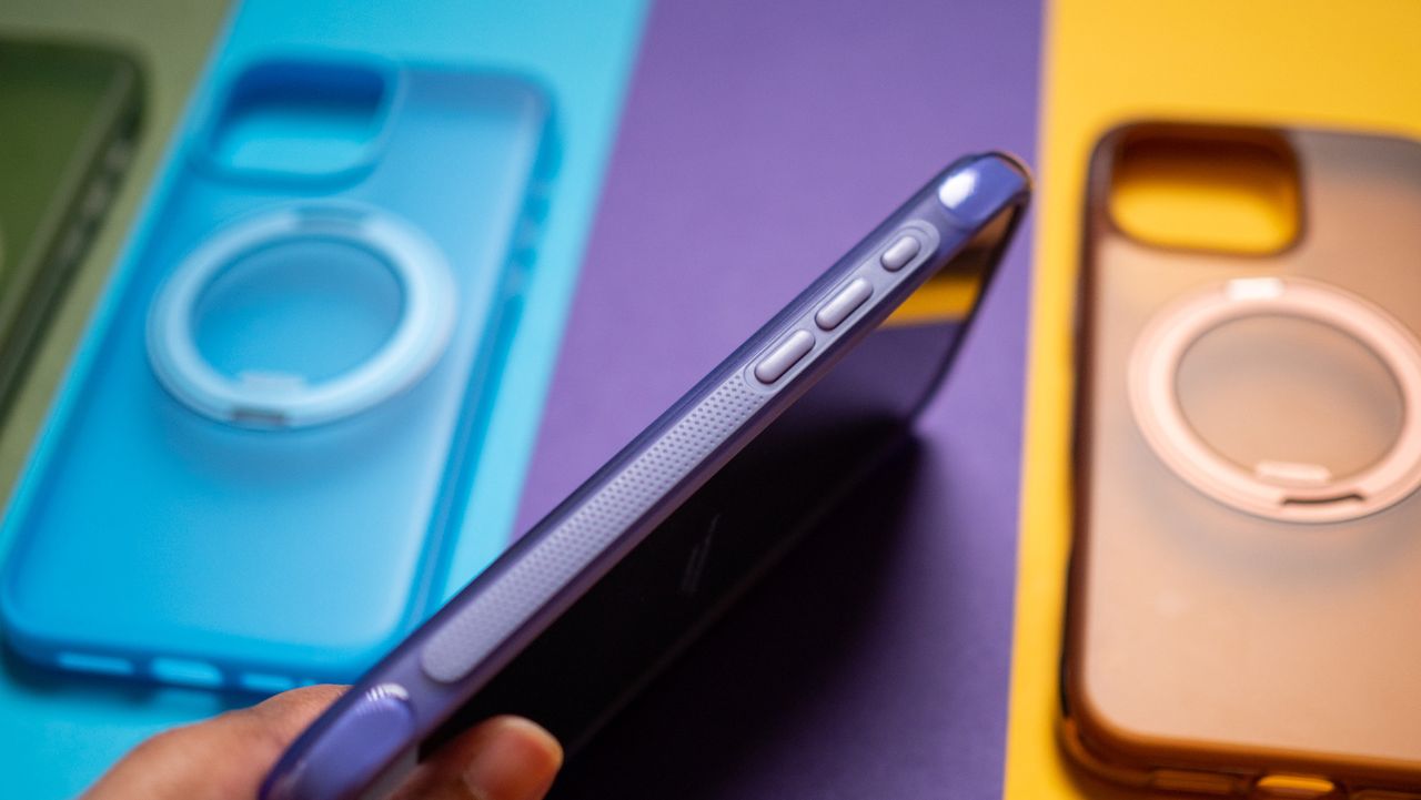 TORRAS iPhone 16 Pro Max Ostand Case
