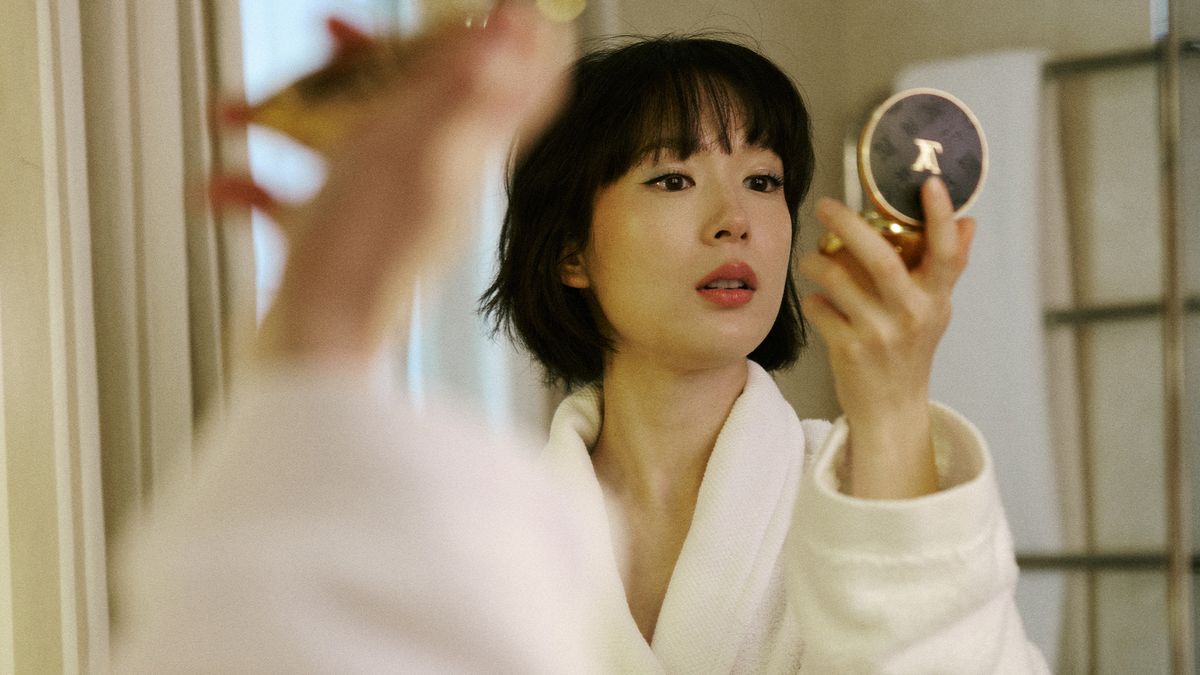 Actress Moeka Hoshi Channels Dreamy Louvre Atmosphere for Her Louis Vuitton Show Look